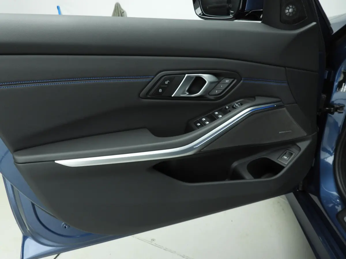 330d xDrive | M-Sportpakket | LED | Leder | HUD | Schuifdak | Trekhaak | Elektr. zetels | DAB | Harman-kardon sound | Alu 19 inch