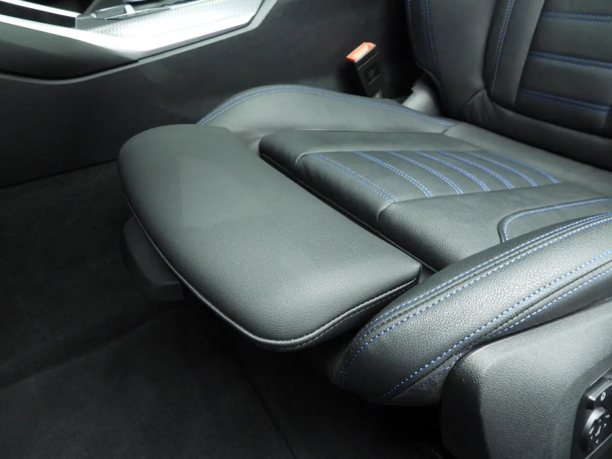 330d xDrive | M-Sportpakket | LED | Leder | HUD | Schuifdak | Trekhaak | Elektr. zetels | DAB | Harman-kardon sound | Alu 19 inch