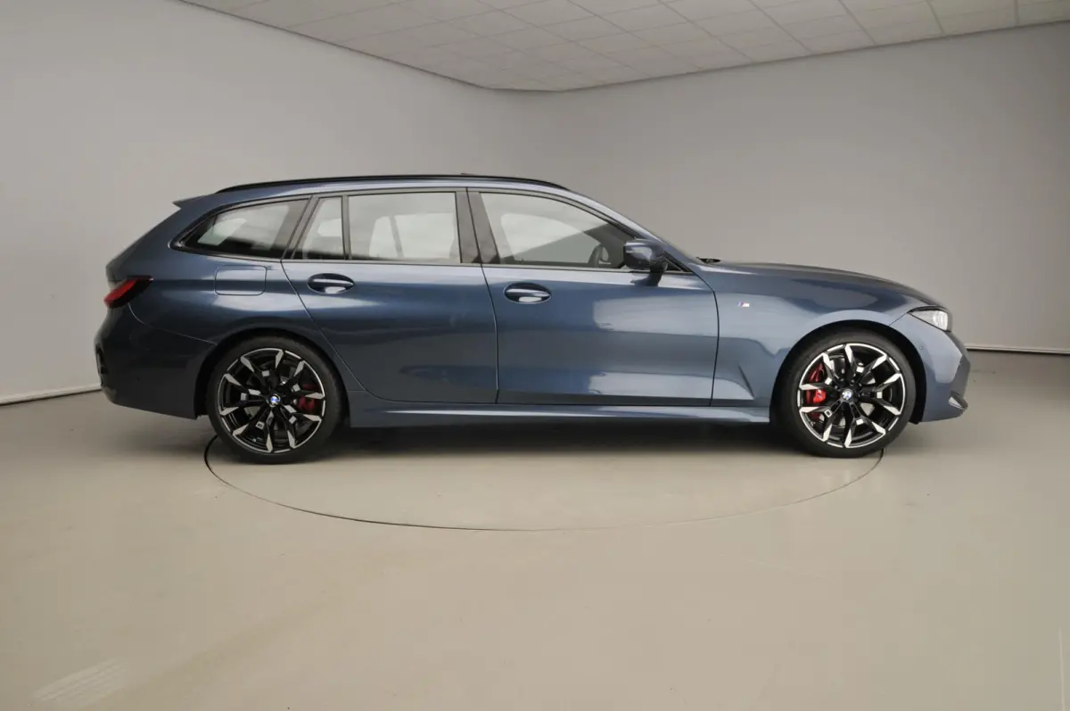 330d xDrive | M-Sportpakket | LED | Leder | HUD | Schuifdak | Trekhaak | Elektr. zetels | DAB | Harman-kardon sound | Alu 19 inch