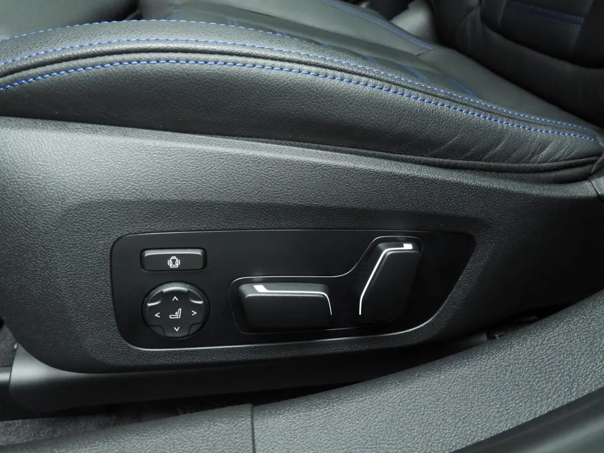 330d xDrive | M-Sportpakket | LED | Leder | HUD | Schuifdak | Trekhaak | Elektr. zetels | DAB | Harman-kardon sound | Alu 19 inch
