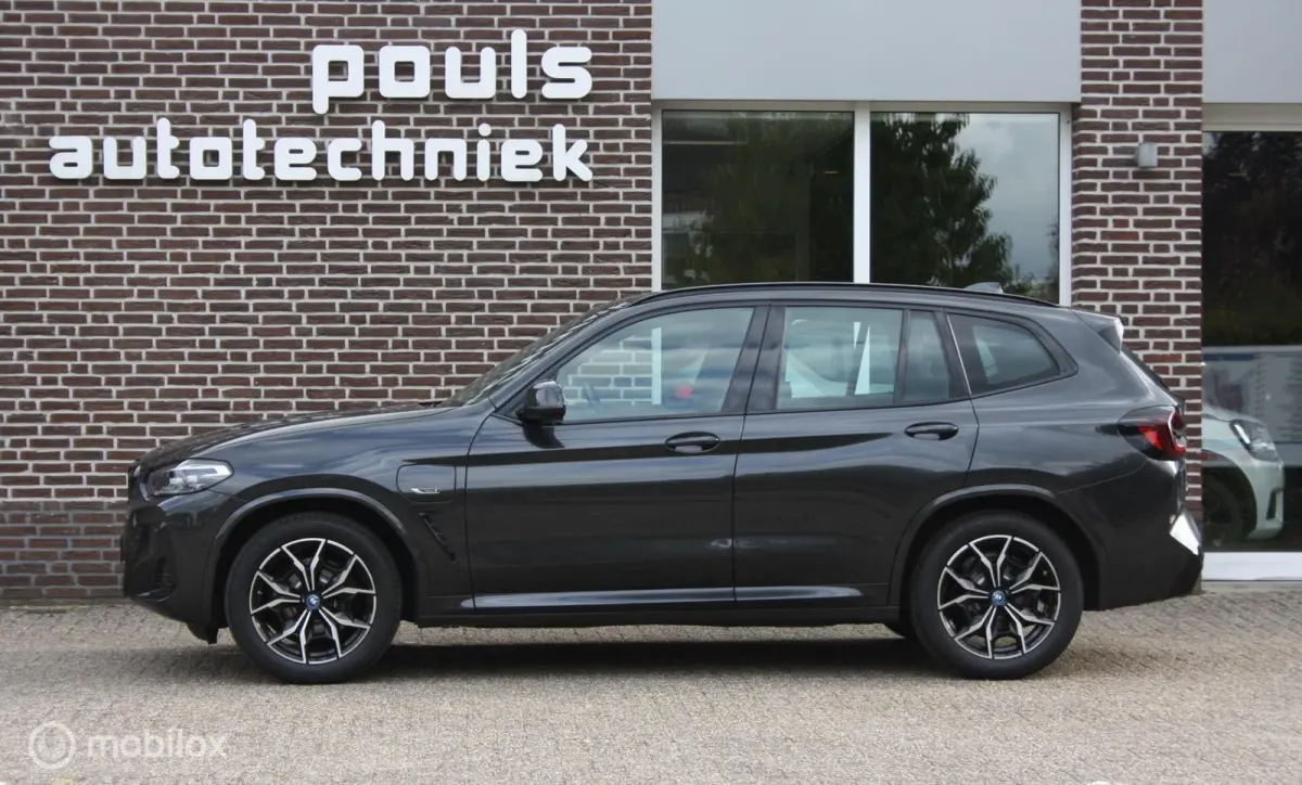 High Exe. M Sport. Pano. xDrive30e High Exe. M Sport. Pano.