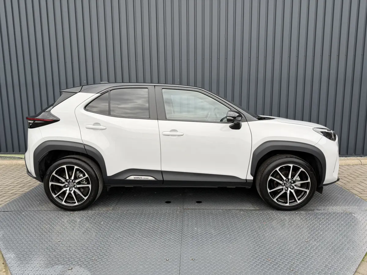 1.5 Hybrid GR Sport | 360 camera | 8.000 km | Head-up | BSM | Rijklaar!!