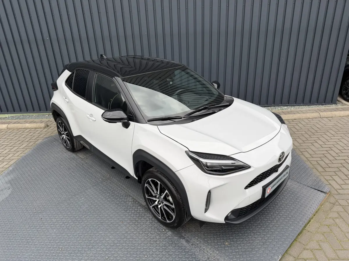 1.5 Hybrid GR Sport | 360 camera | 8.000 km | Head-up | BSM | Rijklaar!!