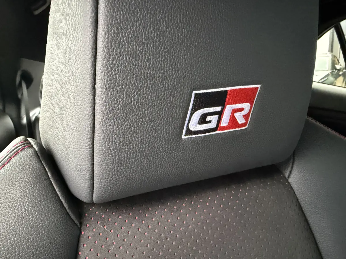 1.5 Hybrid GR Sport | 360 camera | 8.000 km | Head-up | BSM | Rijklaar!!
