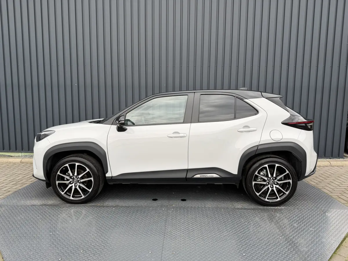 1.5 Hybrid GR Sport | 360 camera | 8.000 km | Head-up | BSM | Rijklaar!!