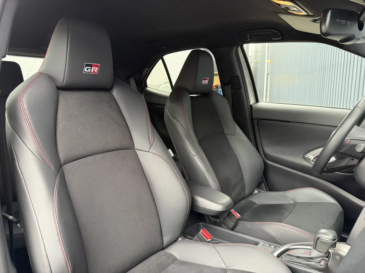 1.5 Hybrid GR Sport | 360 camera | 8.000 km | Head-up | BSM | Rijklaar!!