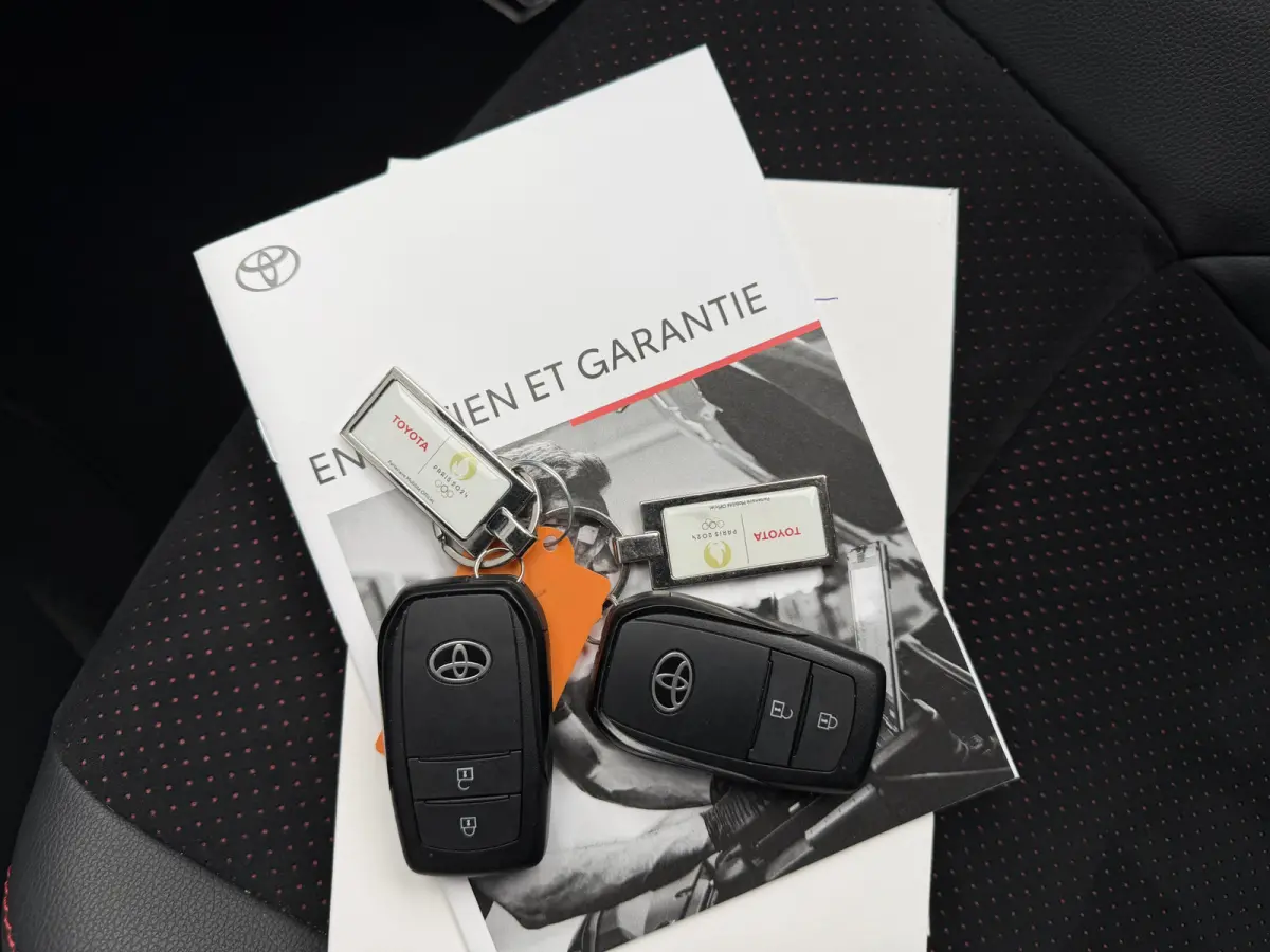 1.5 Hybrid GR Sport | 360 camera | 8.000 km | Head-up | BSM | Rijklaar!!