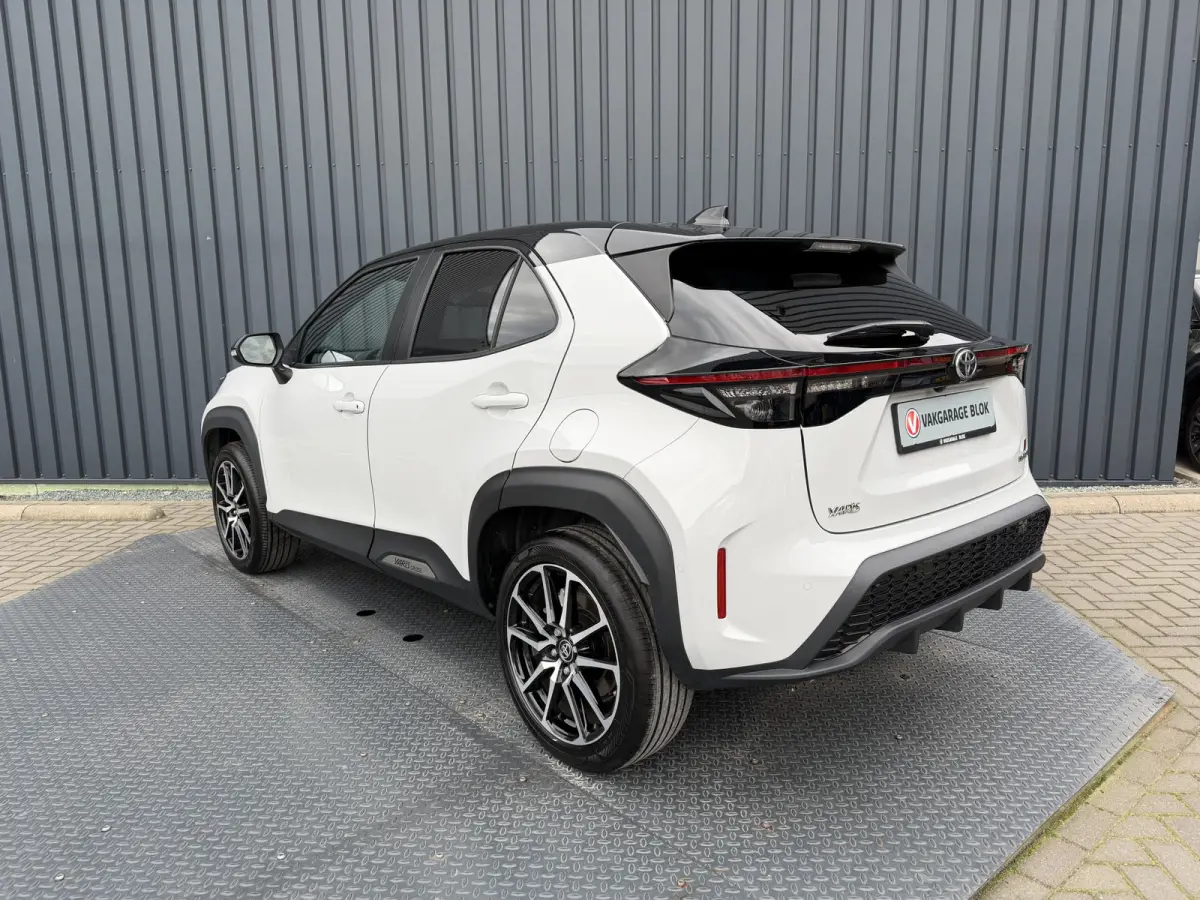 1.5 Hybrid GR Sport | 360 camera | 8.000 km | Head-up | BSM | Rijklaar!!