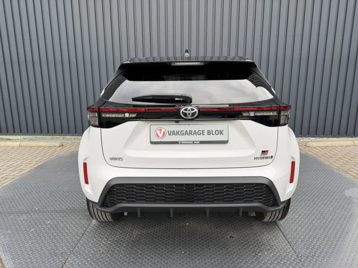 1.5 Hybrid GR Sport | 360 camera | 8.000 km | Head-up | BSM | Rijklaar!!