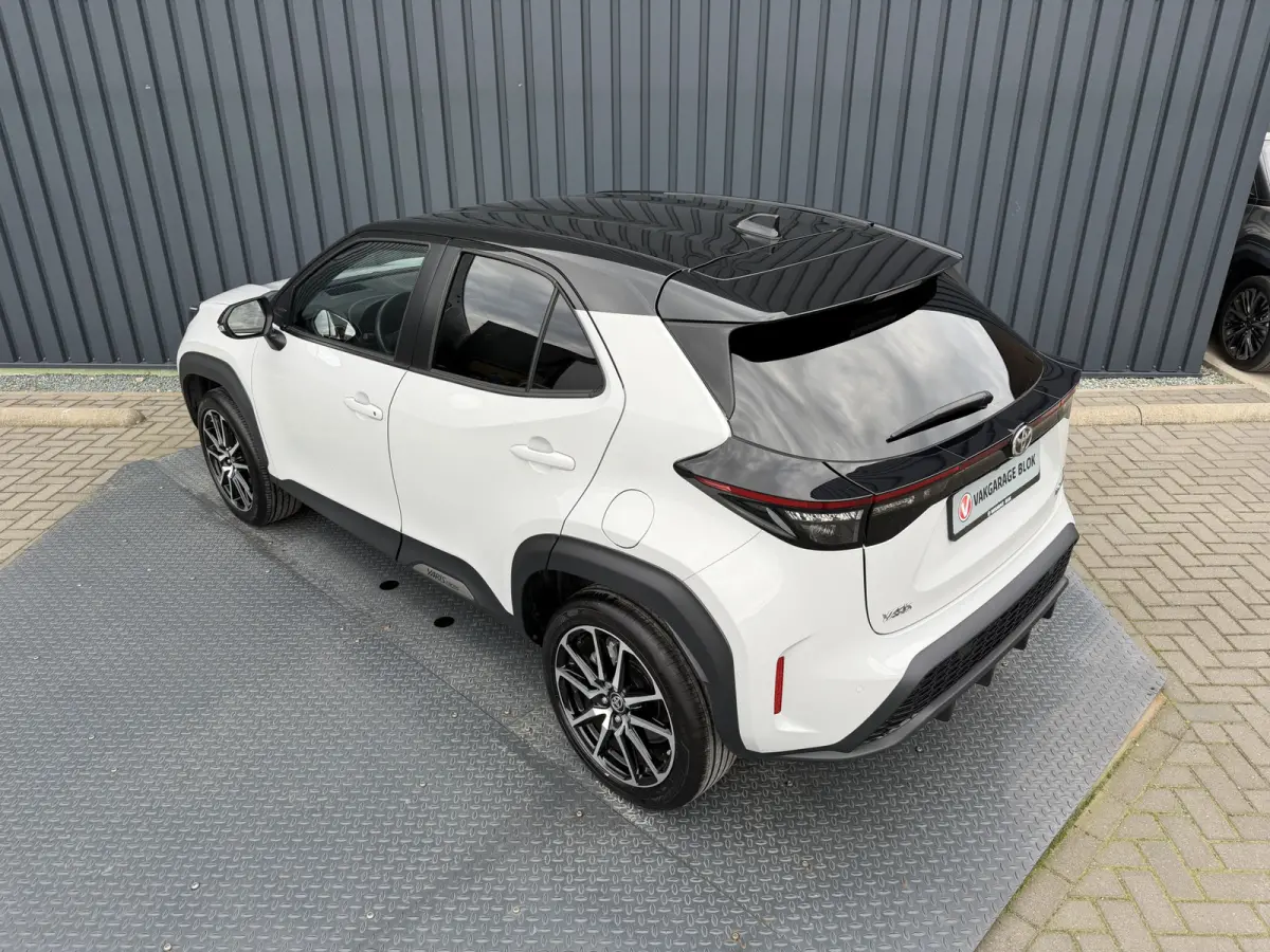 1.5 Hybrid GR Sport | 360 camera | 8.000 km | Head-up | BSM | Rijklaar!!