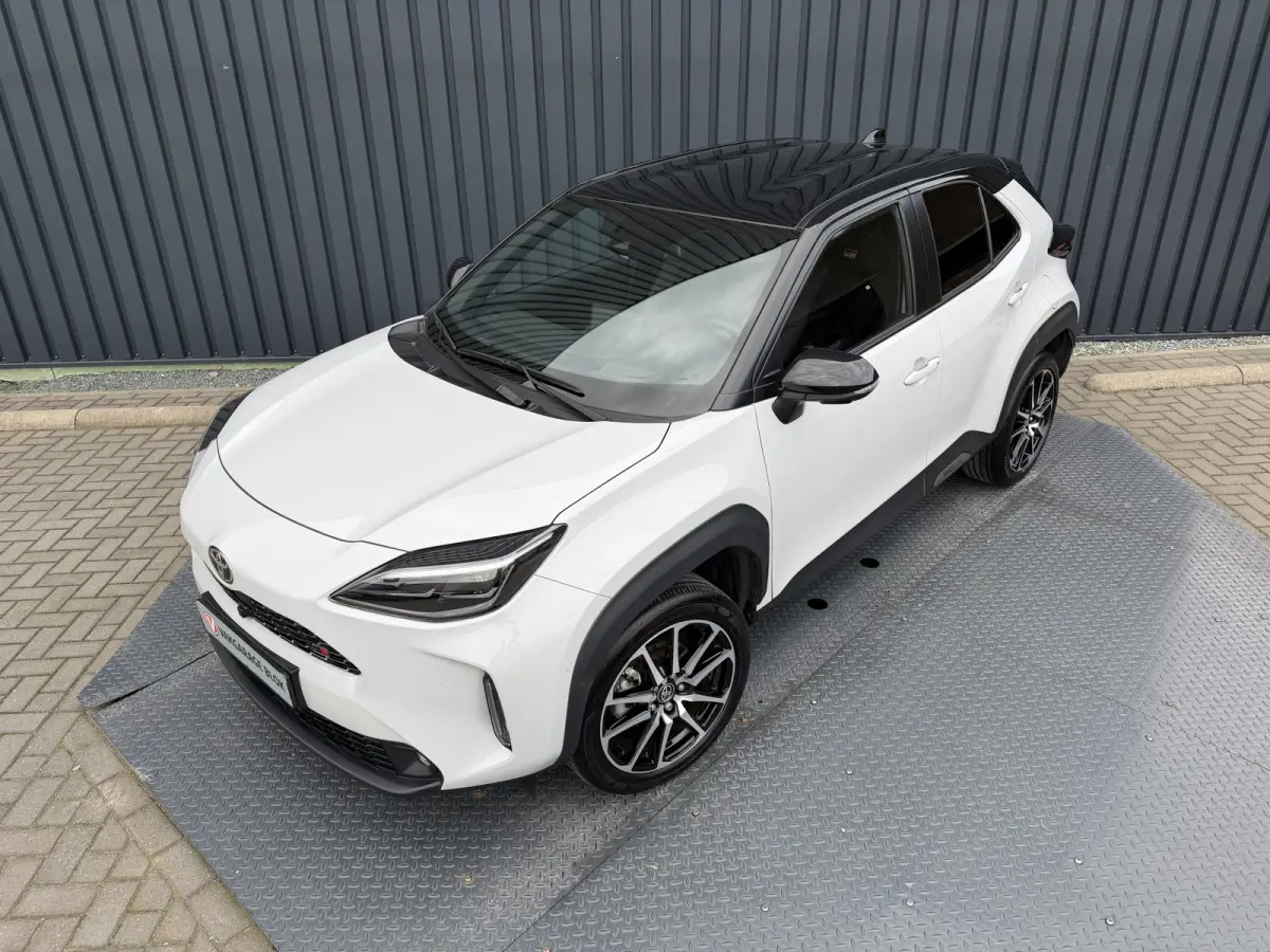 1.5 Hybrid GR Sport | 360 camera | 8.000 km | Head-up | BSM | Rijklaar!!