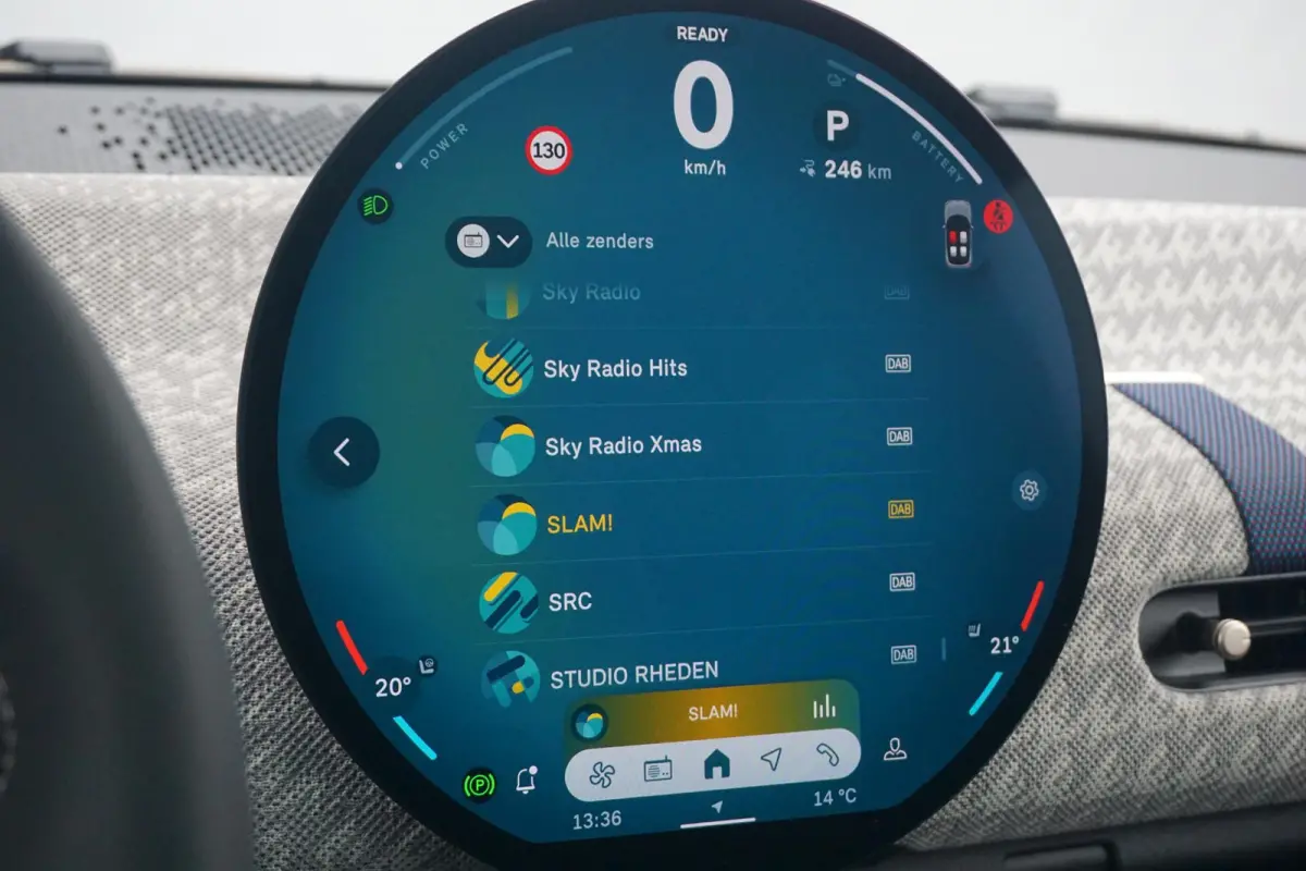 Cooper E Favoured Trim | Pakket L | Comfort Access | Panoramadak | Stoel & Stuurverwarming | Harman Kardon | Head-Up Display | Driving Assistant | Parking Assistant Plus