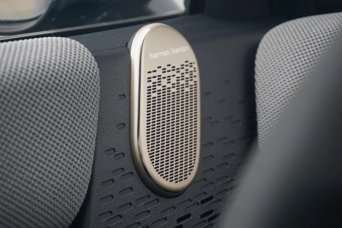 Cooper E Favoured Trim | Pakket L | Comfort Access | Panoramadak | Stoel & Stuurverwarming | Harman Kardon | Head-Up Display | Driving Assistant | Parking Assistant Plus