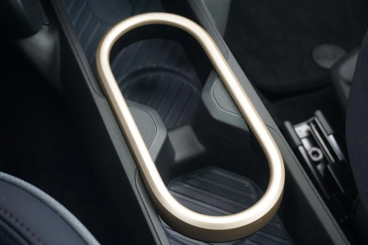 Cooper E Favoured Trim | Pakket L | Comfort Access | Panoramadak | Stoel & Stuurverwarming | Harman Kardon | Head-Up Display | Driving Assistant | Parking Assistant Plus