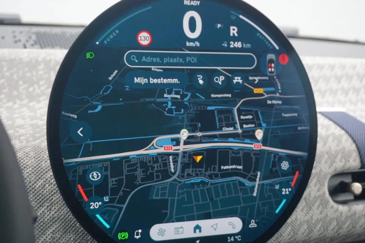 Cooper E Favoured Trim | Pakket L | Comfort Access | Panoramadak | Stoel & Stuurverwarming | Harman Kardon | Head-Up Display | Driving Assistant | Parking Assistant Plus
