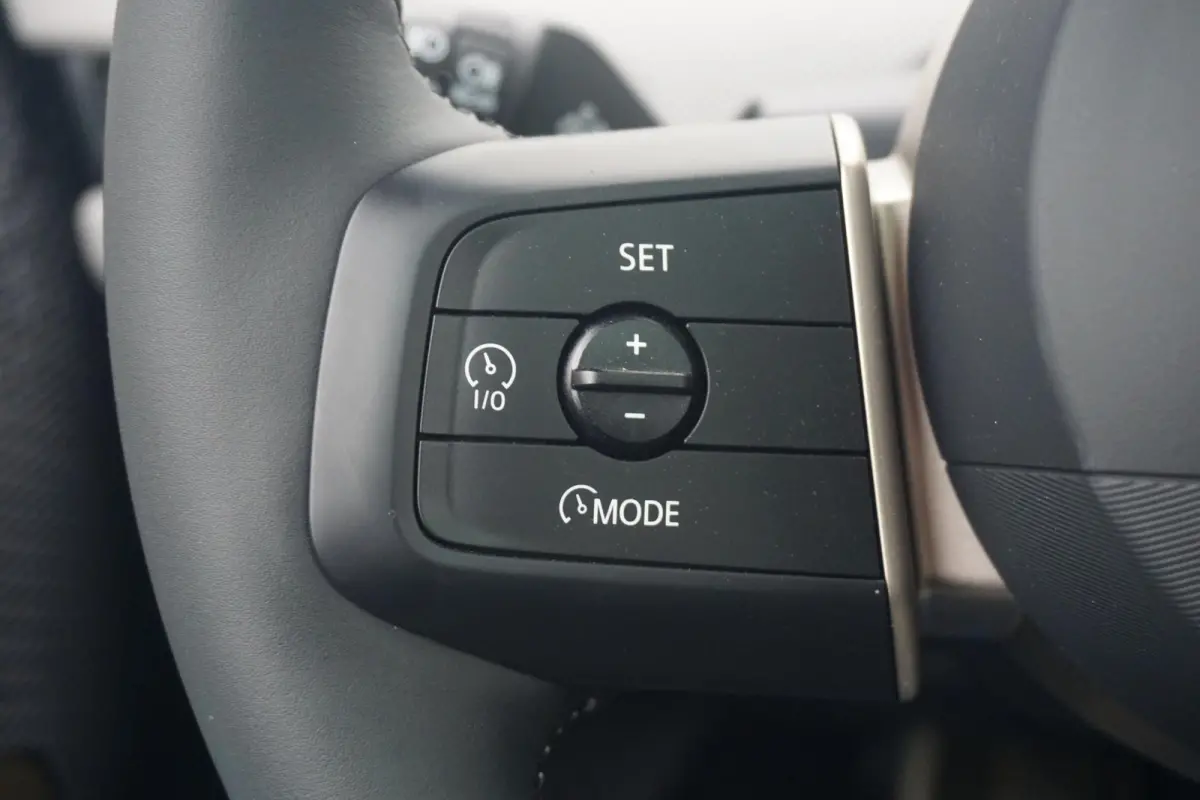Cooper E Favoured Trim | Pakket L | Comfort Access | Panoramadak | Stoel & Stuurverwarming | Harman Kardon | Head-Up Display | Driving Assistant | Parking Assistant Plus