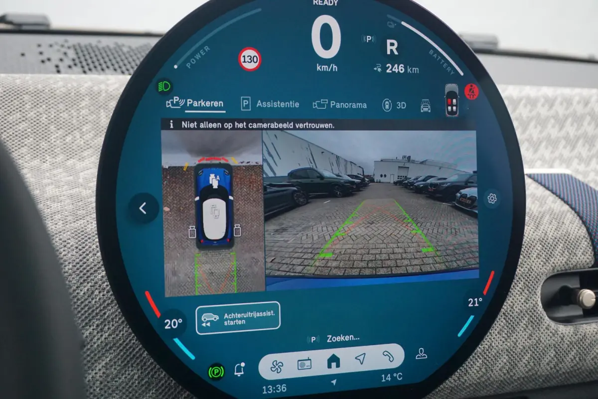 Cooper E Favoured Trim | Pakket L | Comfort Access | Panoramadak | Stoel & Stuurverwarming | Harman Kardon | Head-Up Display | Driving Assistant | Parking Assistant Plus