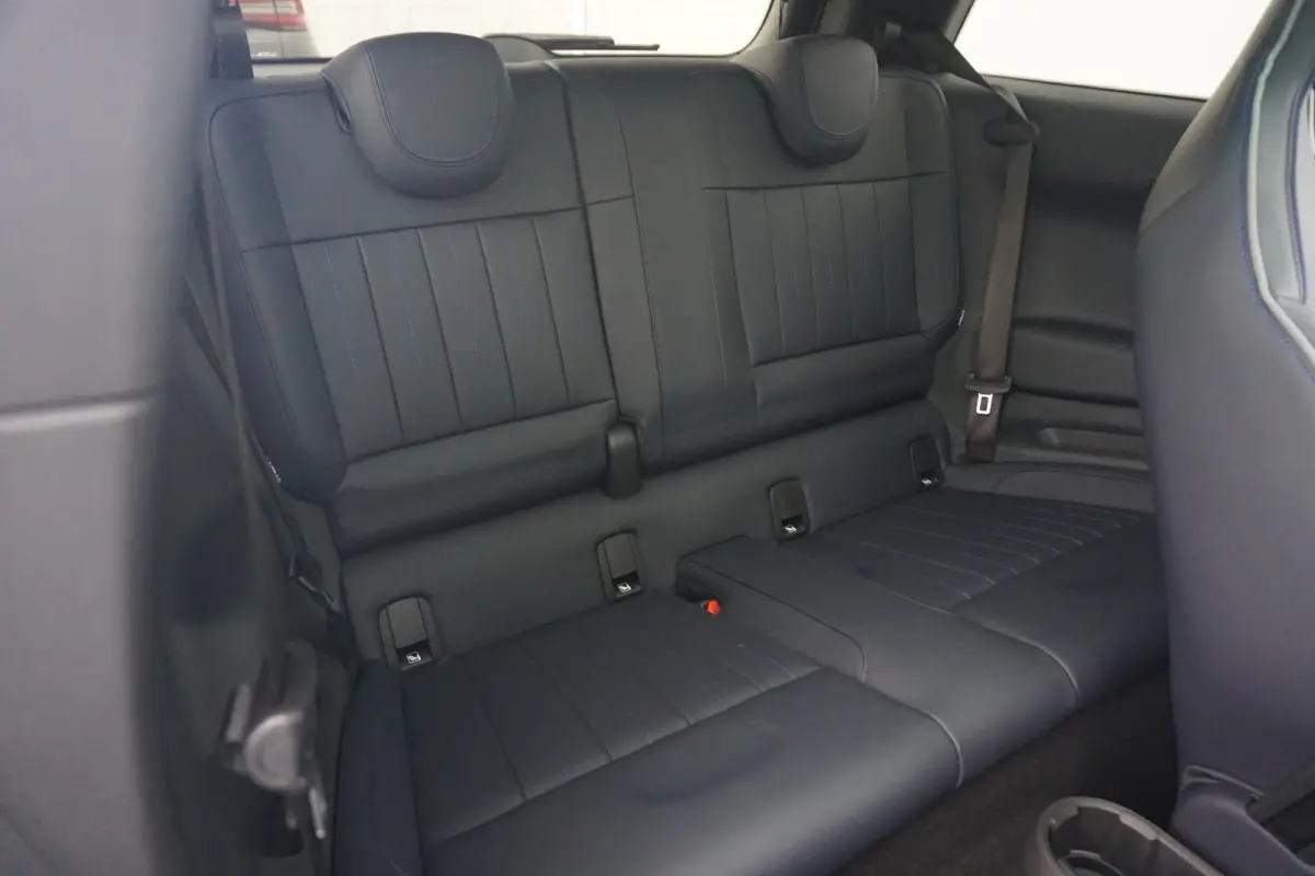 Cooper E Favoured Trim | Pakket L | Comfort Access | Panoramadak | Stoel & Stuurverwarming | Harman Kardon | Head-Up Display | Driving Assistant | Parking Assistant Plus