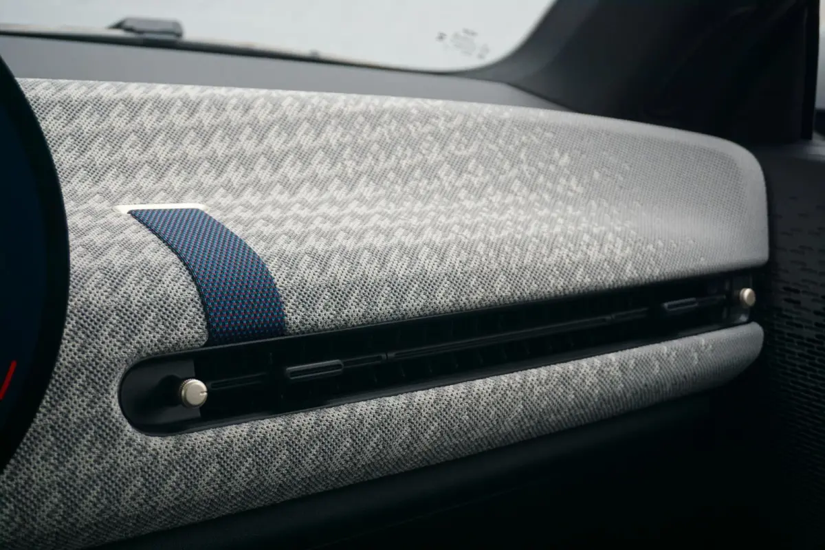 Cooper E Favoured Trim | Pakket L | Comfort Access | Panoramadak | Stoel & Stuurverwarming | Harman Kardon | Head-Up Display | Driving Assistant | Parking Assistant Plus