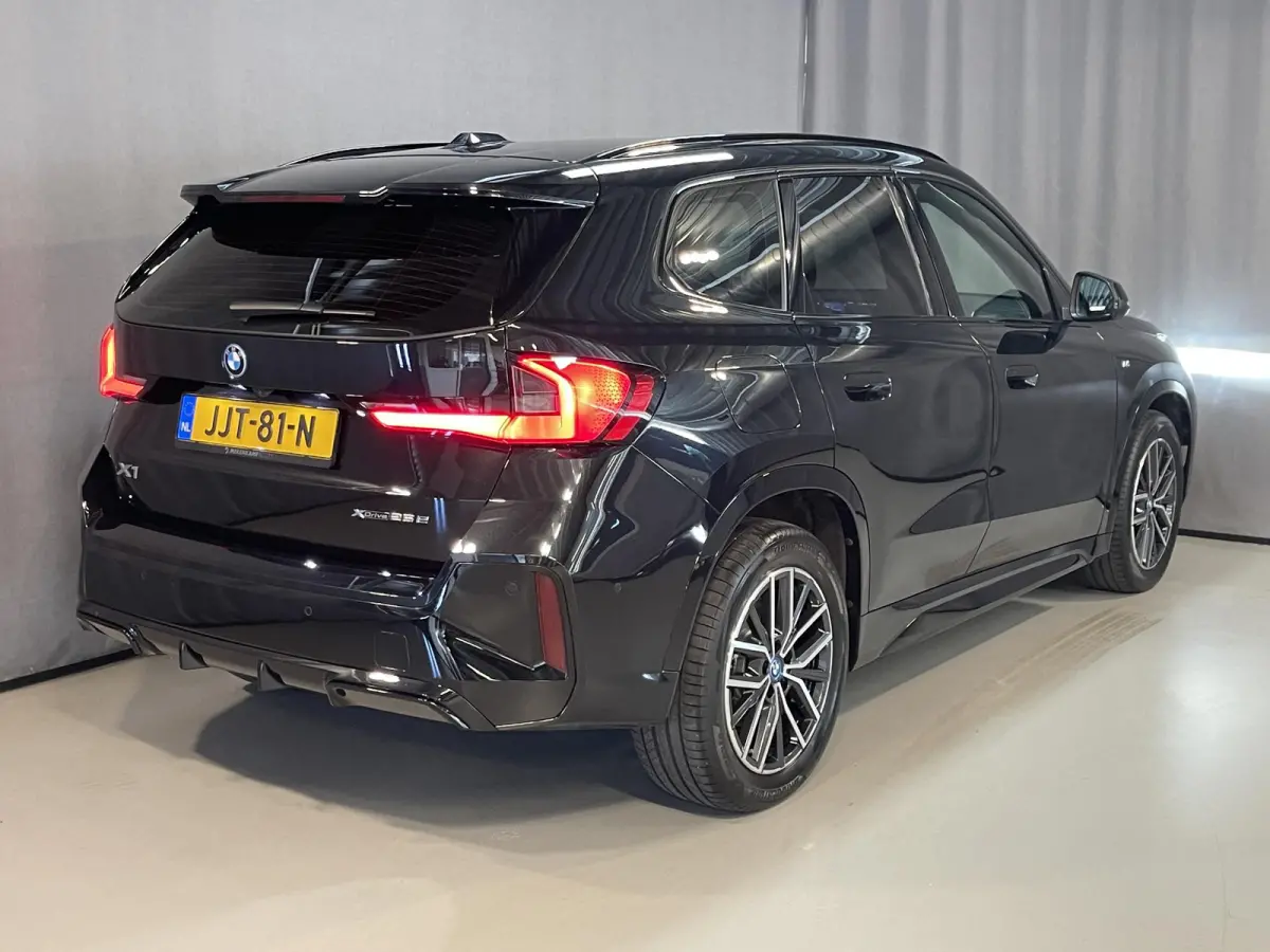 xDrive 25e M-Sport Shadow Line 18''/Sportstoelen/Keyless/Stoelverwarming/Camera/Elektrisch klep