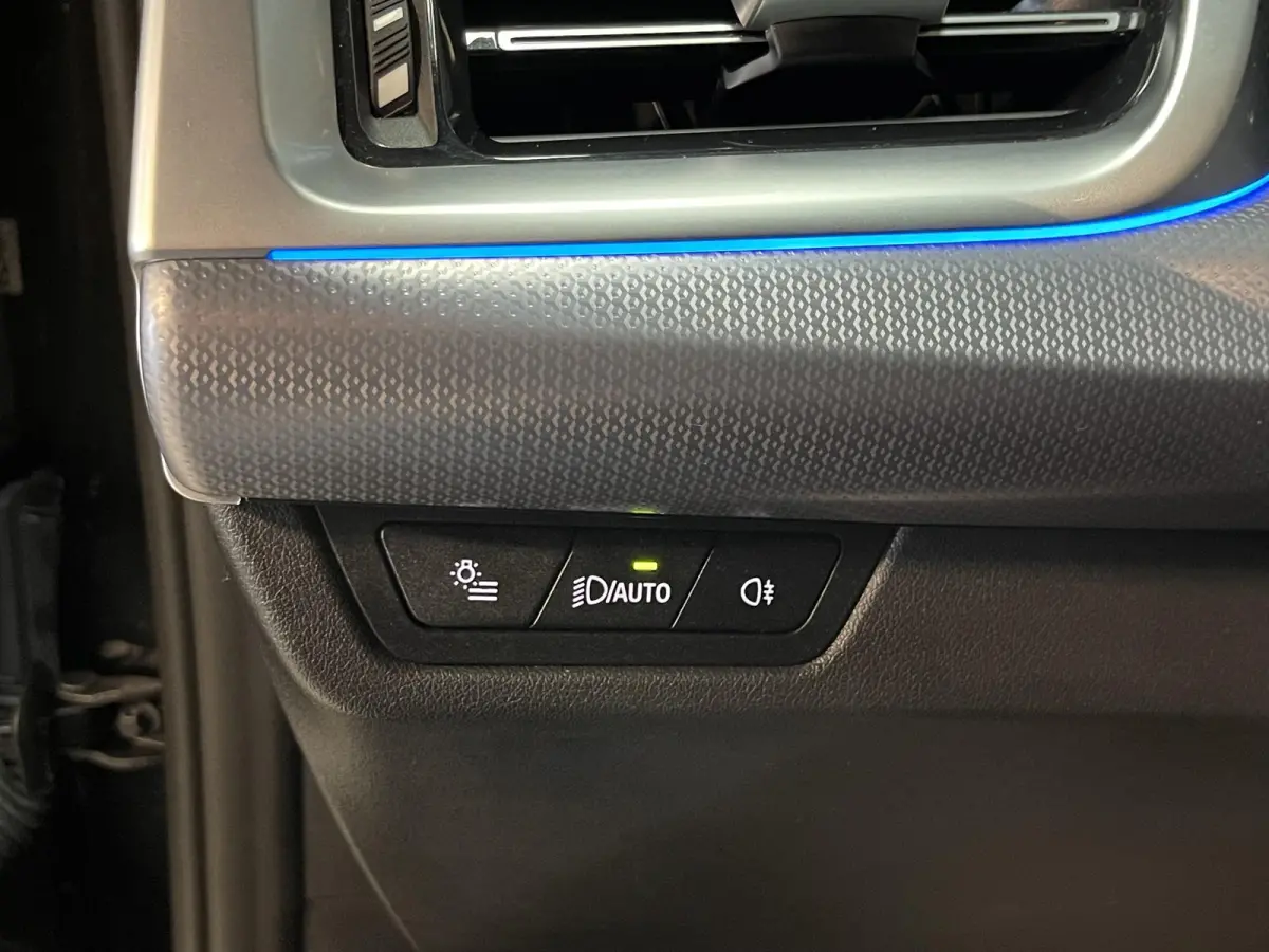 xDrive 25e M-Sport Shadow Line 18''/Sportstoelen/Keyless/Stoelverwarming/Camera/Elektrisch klep