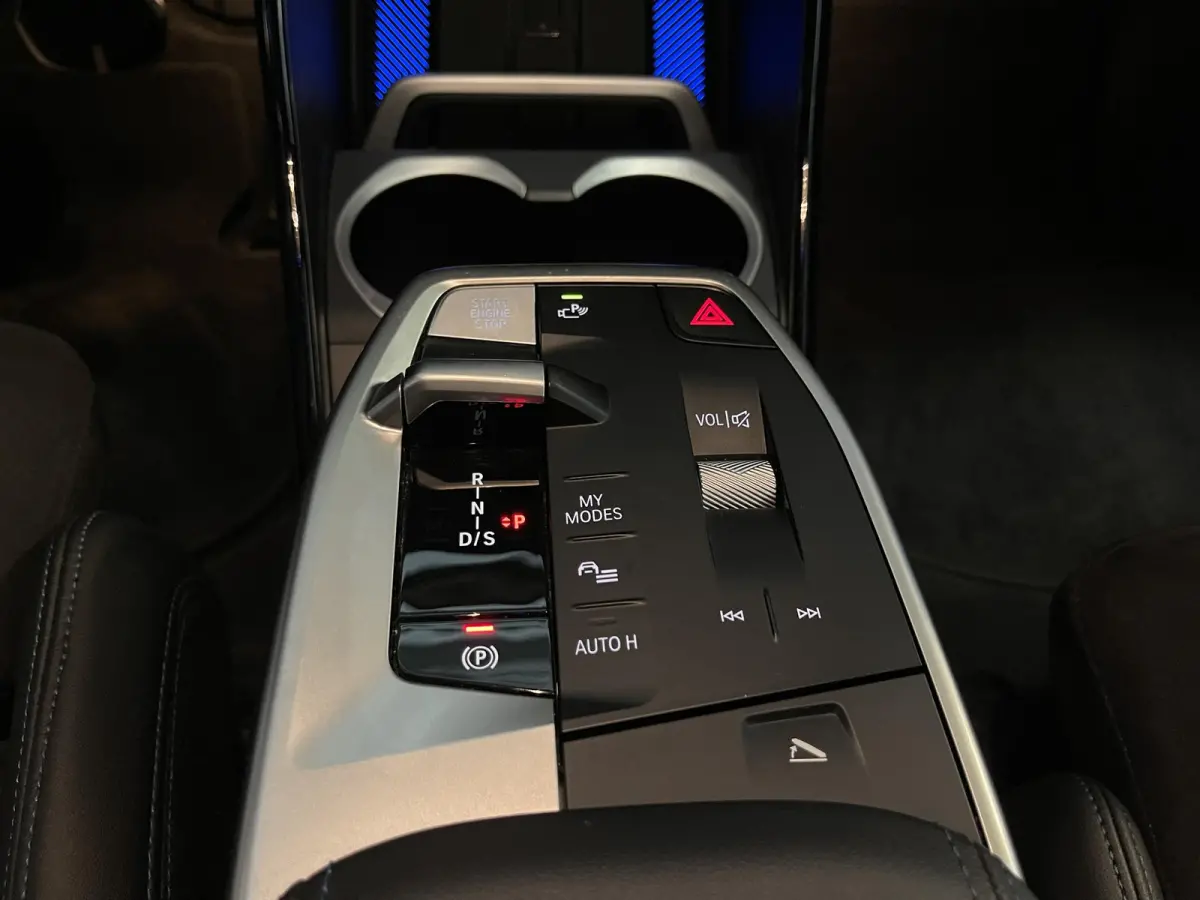xDrive 25e M-Sport Shadow Line 18''/Sportstoelen/Keyless/Stoelverwarming/Camera/Elektrisch klep