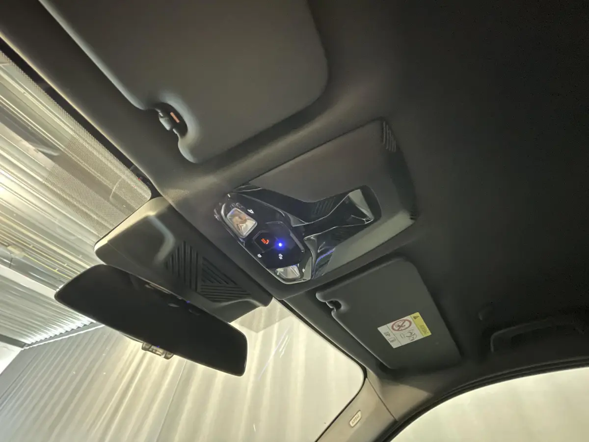 xDrive 25e M-Sport Shadow Line 18''/Sportstoelen/Keyless/Stoelverwarming/Camera/Elektrisch klep