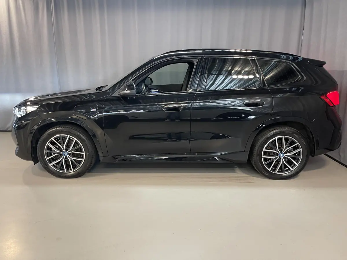 xDrive 25e M-Sport Shadow Line 18''/Sportstoelen/Keyless/Stoelverwarming/Camera/Elektrisch klep