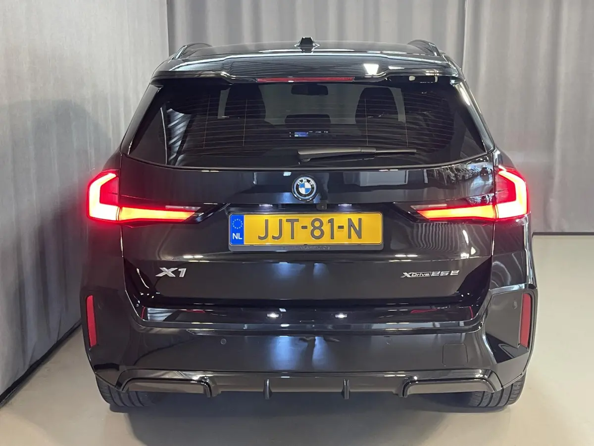 xDrive 25e M-Sport Shadow Line 18''/Sportstoelen/Keyless/Stoelverwarming/Camera/Elektrisch klep