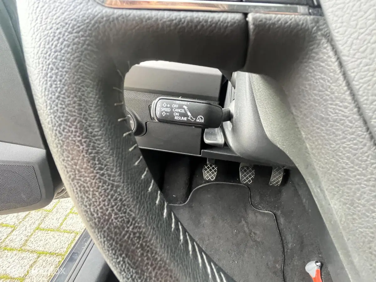 1.0 TSI Style Business Intense