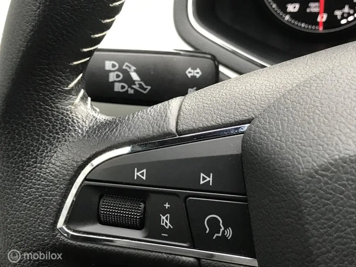 1.0 TSI Xcellence Business Intense