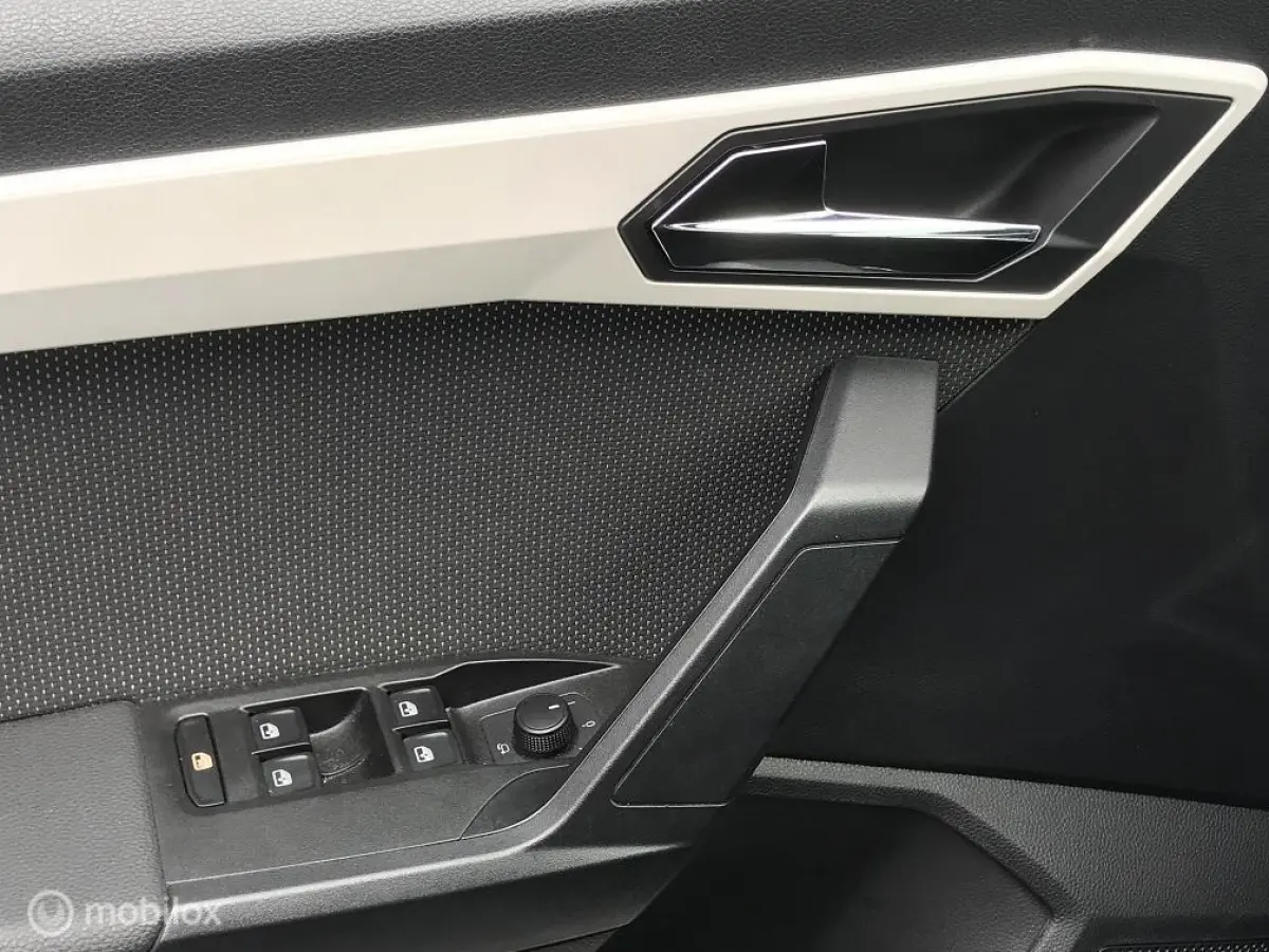 1.0 TSI Xcellence Business Intense