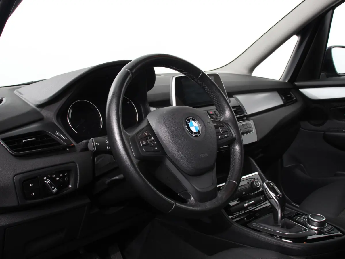 218i Automaat Corporate Lease Executive 7p Cruise control Lichtmetalen velgen Navigatie Parkeersensoren achter Radio LED