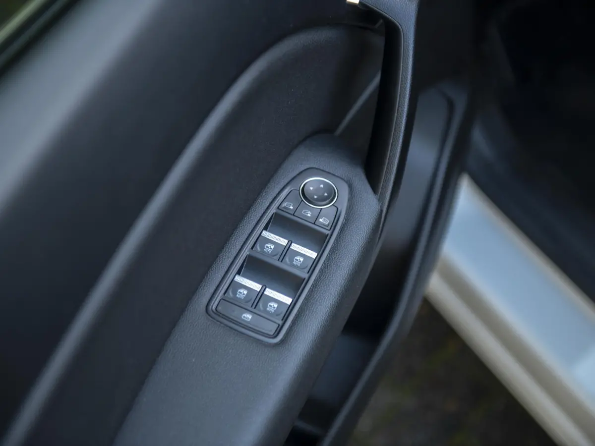 1.0 TCe 90 Intens | Navi & Apple Carplay/Android Auto | Parking pack met camera | LED | Trekhaak | Keyless