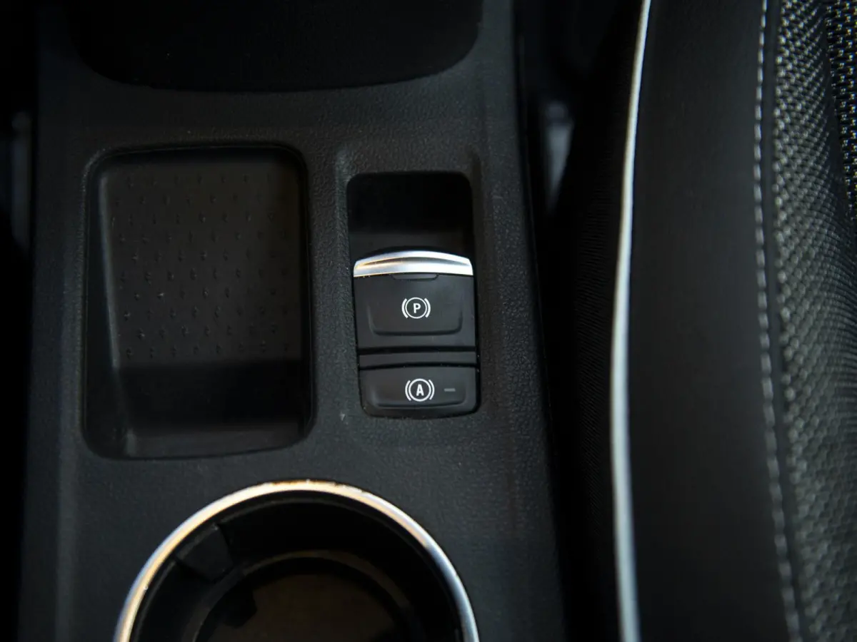 1.0 TCe 90 Intens | Navi & Apple Carplay/Android Auto | Parking pack met camera | LED | Trekhaak | Keyless