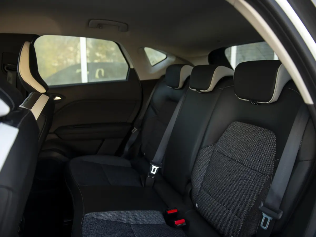 1.0 TCe 90 Intens | Navi & Apple Carplay/Android Auto | Parking pack met camera | LED | Trekhaak | Keyless