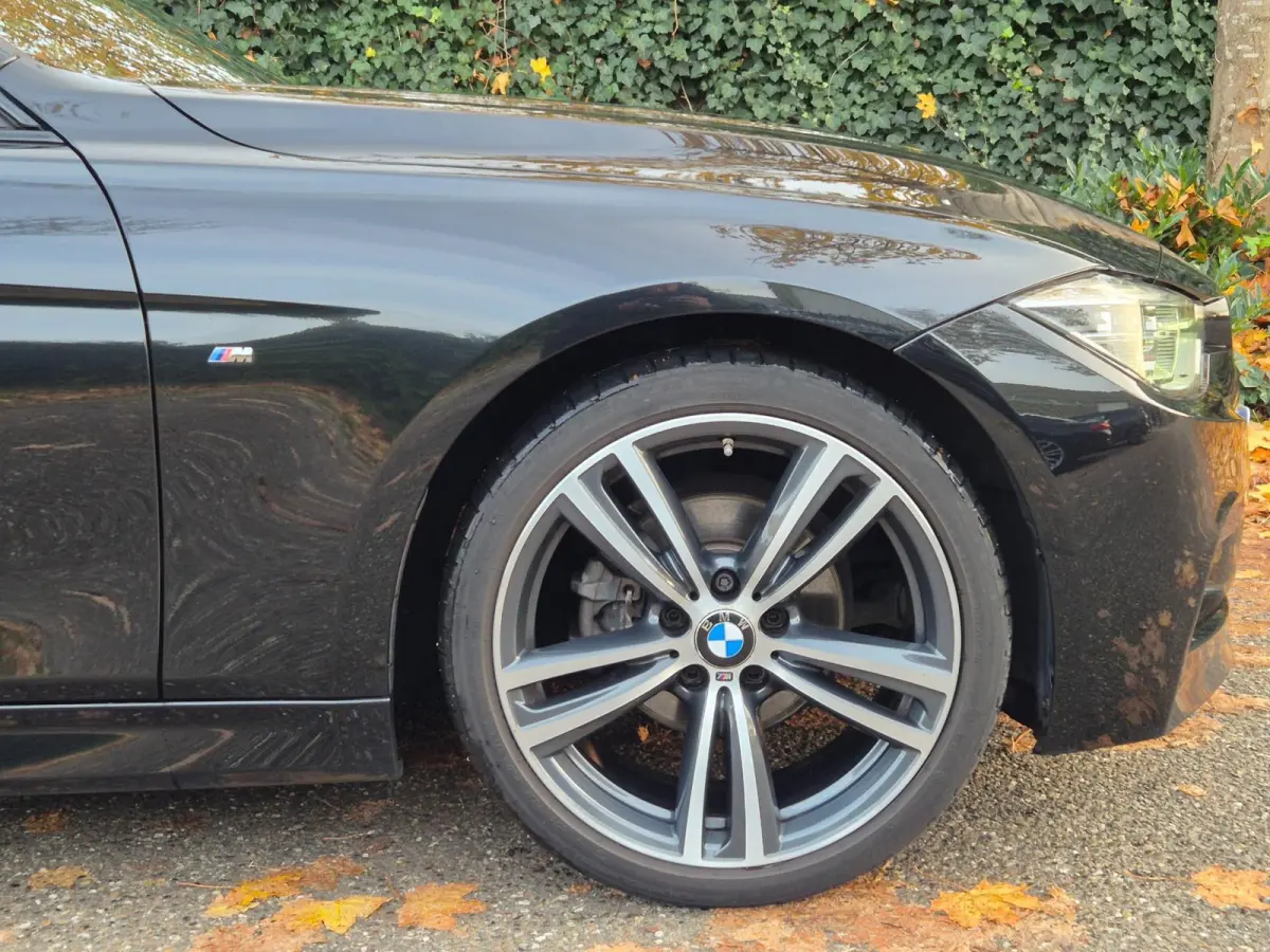 320i F30 M Sport Apple CarPlay Elk. Trekhaak 6WB Dig, Dash Keyless 19inch Breedset GARANTIE 320i Corporate L High Ex