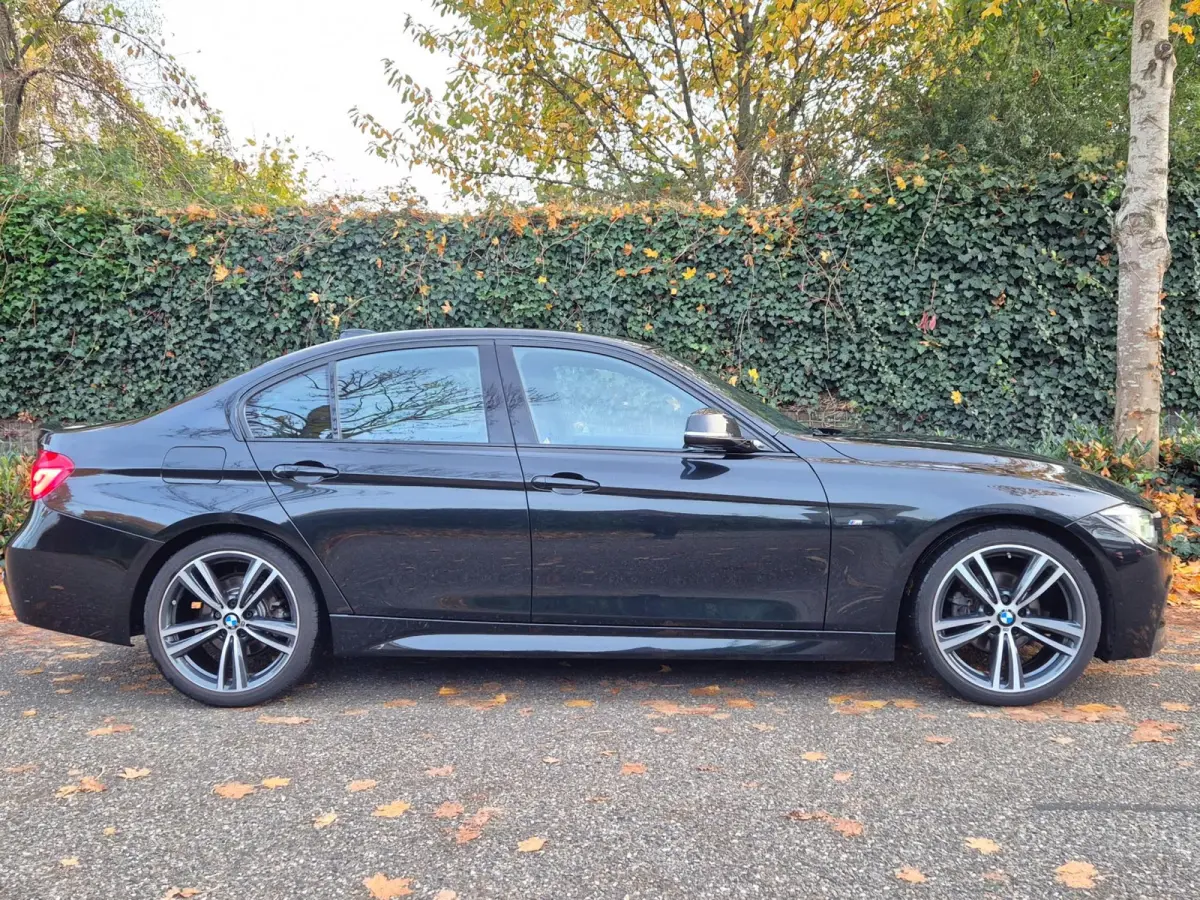 320i F30 M Sport Apple CarPlay Elk. Trekhaak 6WB Dig, Dash Keyless 19inch Breedset GARANTIE 320i Corporate L High Ex