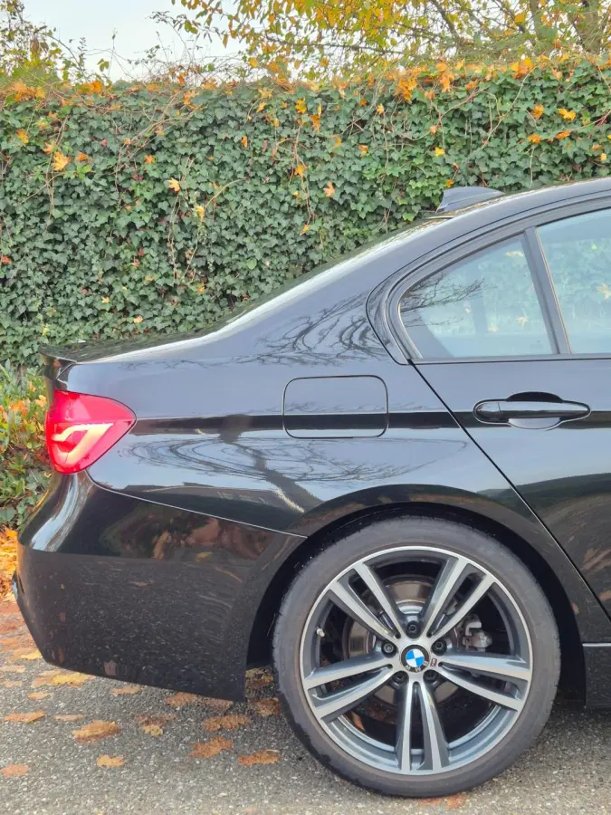 320i F30 M Sport Apple CarPlay Elk. Trekhaak 6WB Dig, Dash Keyless 19inch Breedset GARANTIE 320i Corporate L High Ex