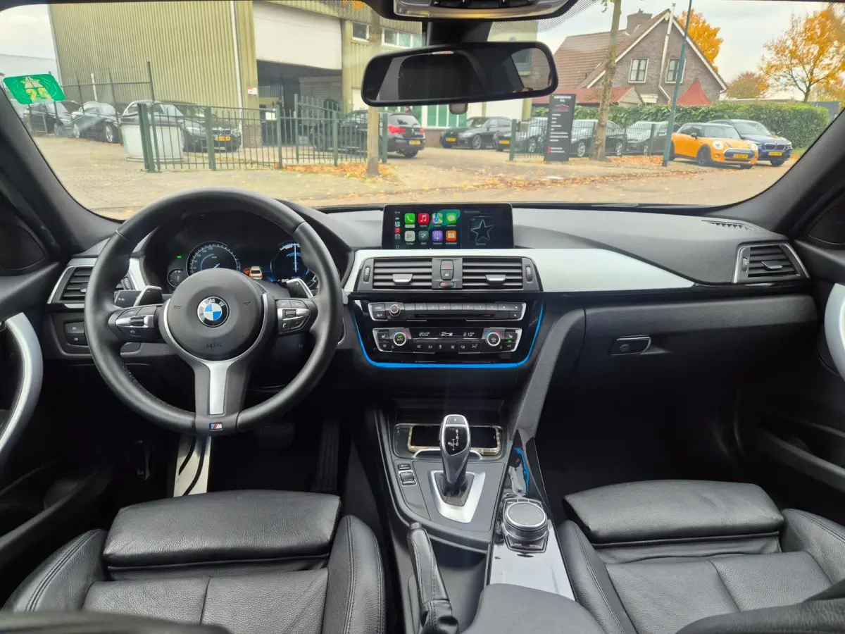 320i F30 M Sport Apple CarPlay Elk. Trekhaak 6WB Dig, Dash Keyless 19inch Breedset GARANTIE 320i Corporate L High Ex
