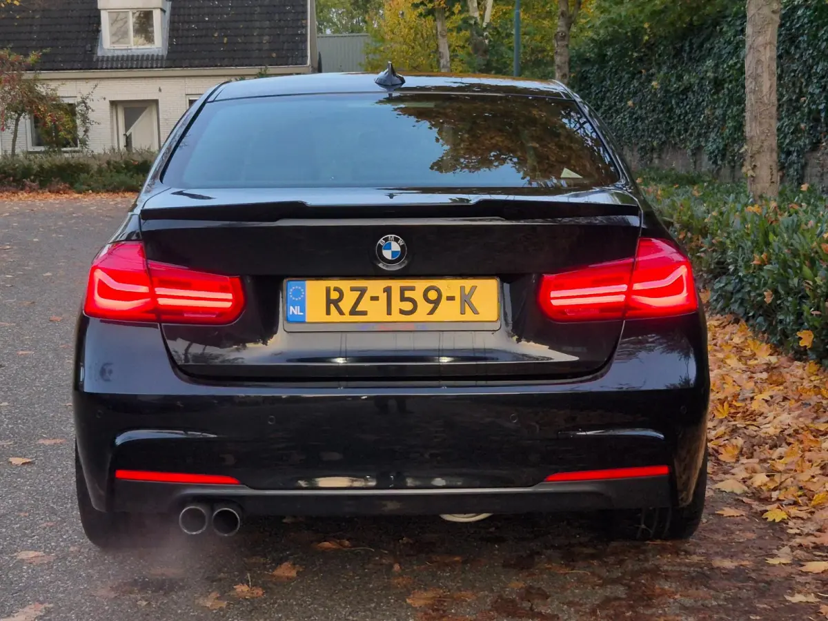 320i F30 M Sport Apple CarPlay Elk. Trekhaak 6WB Dig, Dash Keyless 19inch Breedset GARANTIE 320i Corporate L High Ex