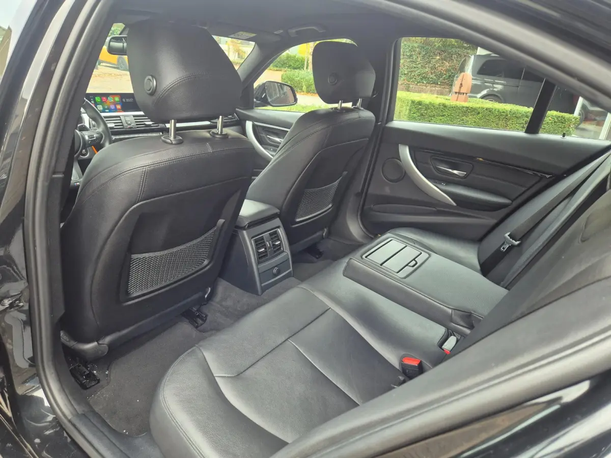 320i F30 M Sport Apple CarPlay Elk. Trekhaak 6WB Dig, Dash Keyless 19inch Breedset GARANTIE 320i Corporate L High Ex