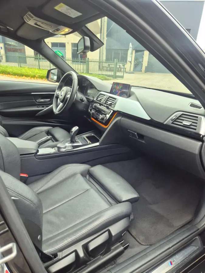 320i F30 M Sport Apple CarPlay Elk. Trekhaak 6WB Dig, Dash Keyless 19inch Breedset GARANTIE 320i Corporate L High Ex