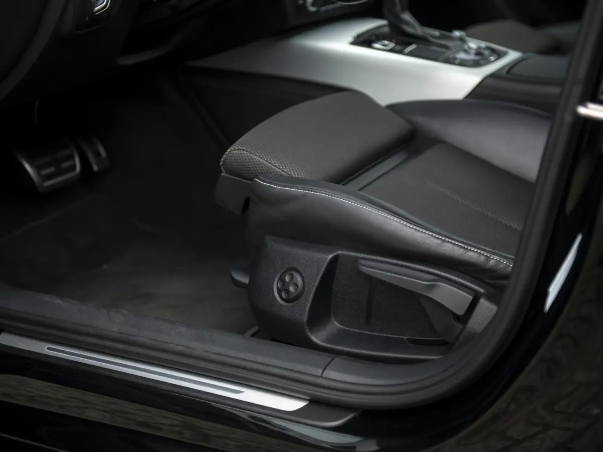 1.8TFSi S-Line Adrenalin Sport | Navi | El.achterklep | S-line Int./Ext. | 18" LMV |