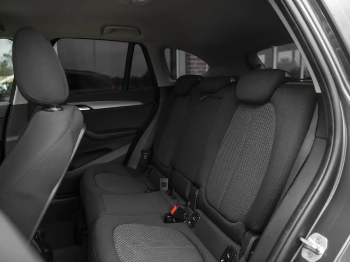 sDrive18iA Centennial Executive | LED | Navi | Trekhaak afneembaar | Stoelverwarming | Donker glas |