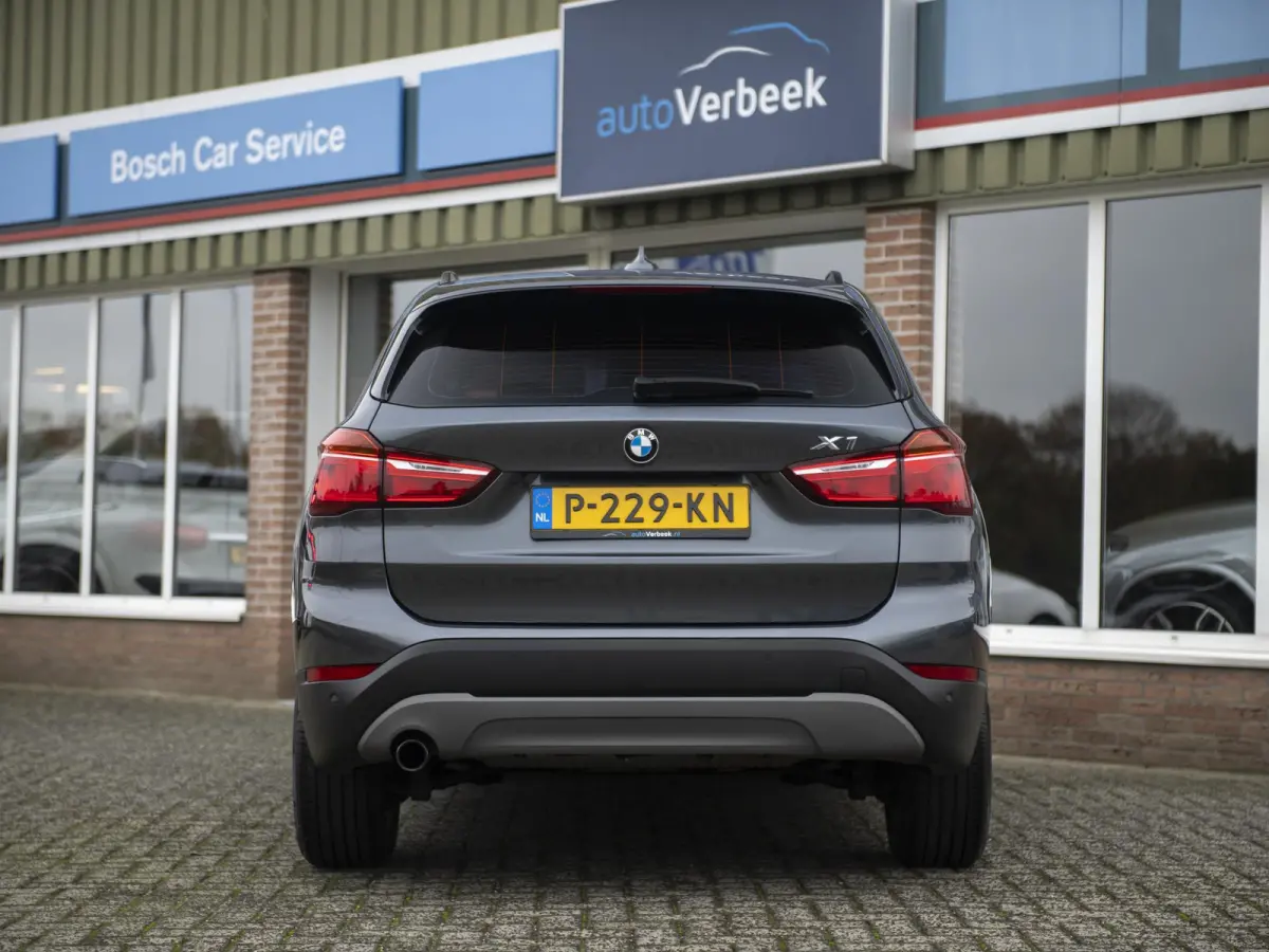 sDrive18iA Centennial Executive | LED | Navi | Trekhaak afneembaar | Stoelverwarming | Donker glas |