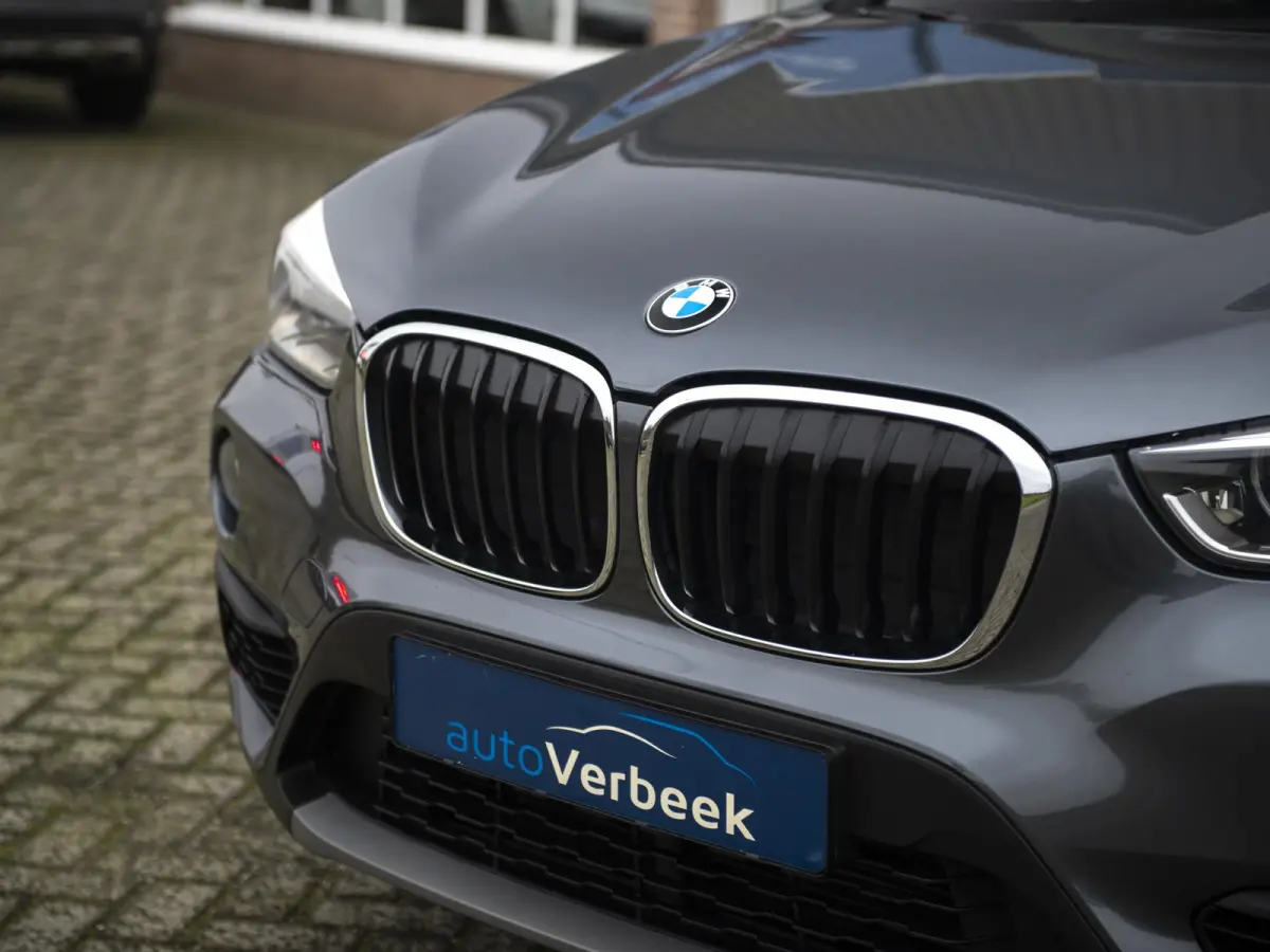 sDrive18iA Centennial Executive | LED | Navi | Trekhaak afneembaar | Stoelverwarming | Donker glas |