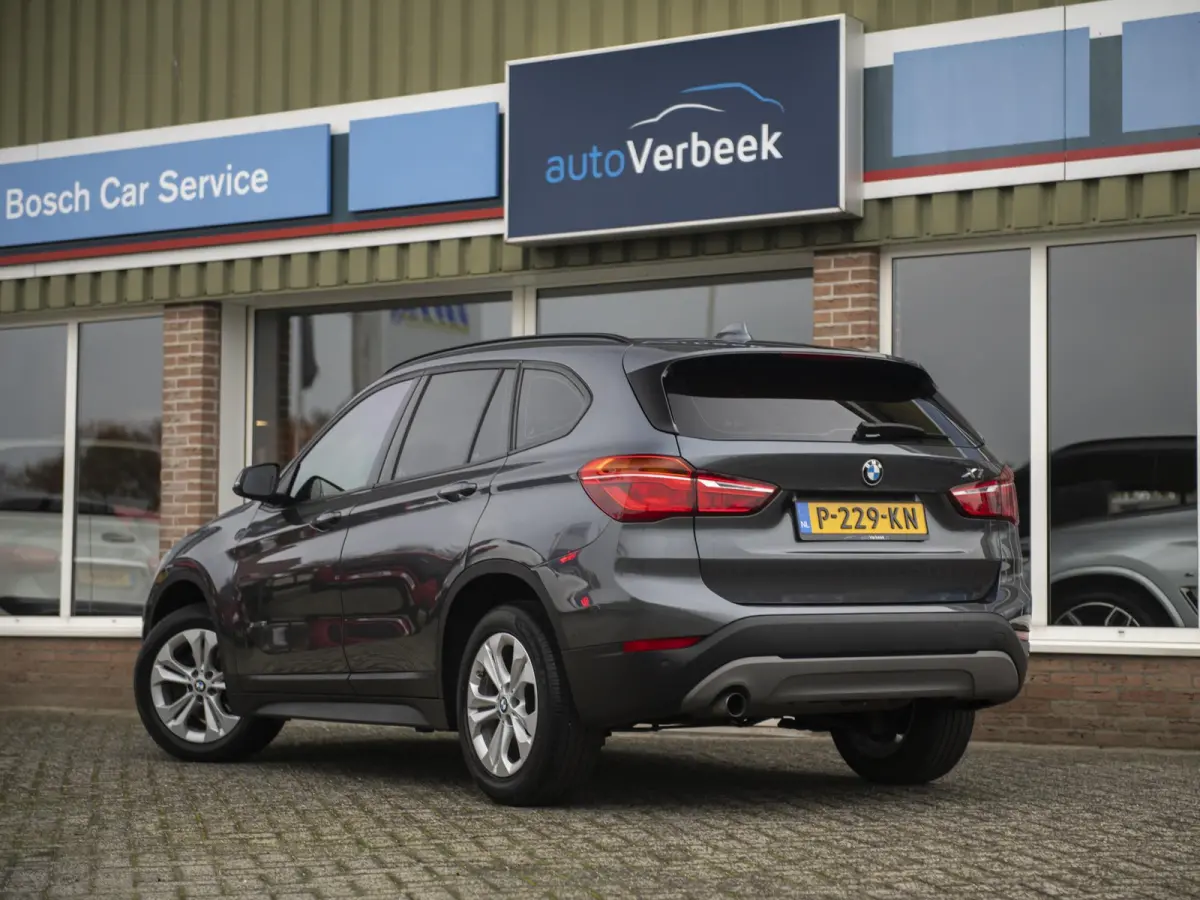 sDrive18iA Centennial Executive | LED | Navi | Trekhaak afneembaar | Stoelverwarming | Donker glas |