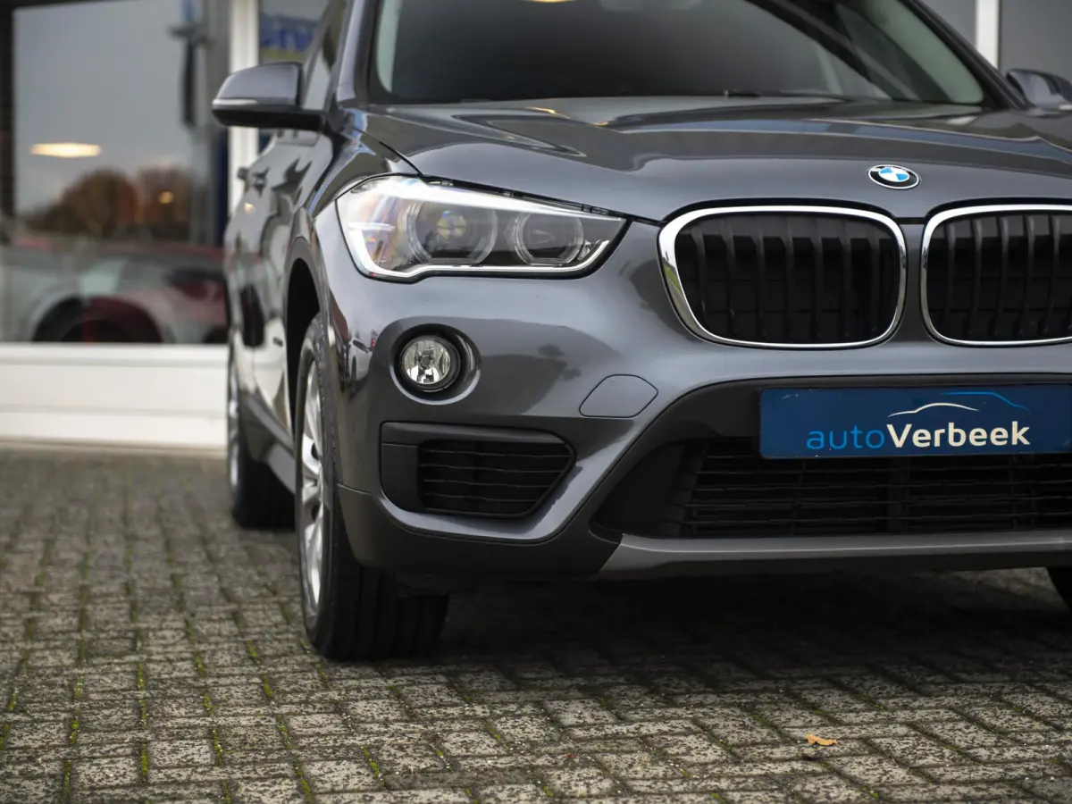 sDrive18iA Centennial Executive | LED | Navi | Trekhaak afneembaar | Stoelverwarming | Donker glas |