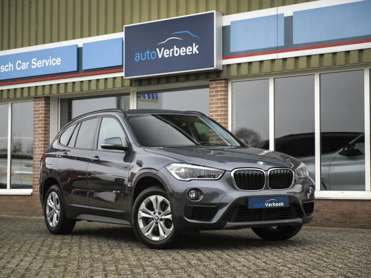 sDrive18iA Centennial Executive | LED | Navi | Trekhaak afneembaar | Stoelverwarming | Donker glas |
